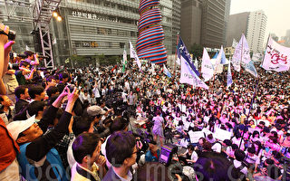 韩数万大学生首尔示威 吁学费减半