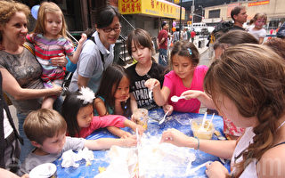 华埠“春卷和蛋奶汁节” 跨文化联欢