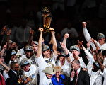 达拉斯小牛队夺得30年来的首次NBA总冠军（MARK RALSTON/AFP/Getty Images）
