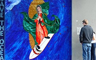 “冲浪圣母”被拆 艺术家被罚
