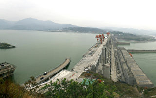 长江上游狂建水电站 专家：圈水白热化