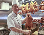 「阿鴻小吃」兩次榮獲米芝蓮一星級榮譽。老闆黎偉鴻祝願新一屆「全世界中國菜廚技大賽」進一步弘揚中華傳統飲食文化，更上一層樓。（攝影：余鋼/大紀元）
