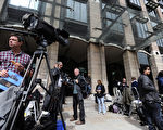 7月19日，大量媒體守候在英國國會外等待竊聽醜聞事件中默多克及相關主要人員的聽證結果(Image/AFP）