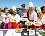 來自世界七個城市的32名韓食廚師，參加了日前在首爾進行的韓食進修班，並於最後一天（20日）獻上了自己拿手的韓式料理。（攝影：全宇/大紀元）