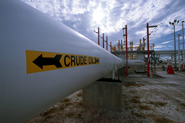 俄乌冲突推高油价 美国考虑释放石油储备