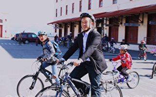 邱信福鼓勵兒童騎單車