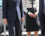 2011年8月19日，威廉夫妇前往英国骚乱地区－伯明翰访问。(Chris Jackson/Getty Images)