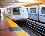 跨湾区多个城市的旧金山捷运系统BART上班日平均载客量30多万人。（摄影：马有志/大纪元）