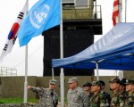 图为联合国联军司令参观美军的驻韩基地。（摄影：Song Kyung-Seok-pool/Getty Images）
