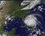 NASA提供的最新艾琳飓风卫星图，正朝北前进并将直扑美东地区。（NASA）