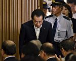 日本首相菅直人26日下午在民主黨兩院議員大會正式宣佈辭職( YOSHIKAZU TSUNO/AFP/Getty Images)