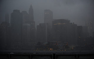 飓风艾琳登陆大纽约 逾万航班取消
