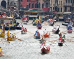 组图：意大利威尼斯 热闹赛船节