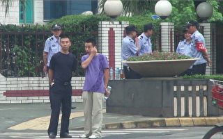 成都法庭上演的一幕荒唐“公开庭审”