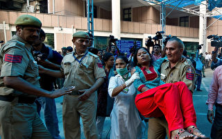 印度法院外惊爆 10死60伤