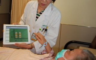 台国泰医师人手一台iPad 即时掌握病情