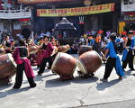 文财殿园游会 弱势家庭温馨庆中秋