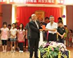 扶轮社关怀弱势 提前欢度中秋