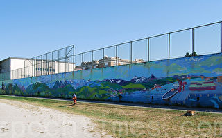 温市125周年庆 三壁画竖立街头