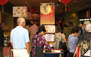 组图：日本华人应景 购买月饼庆佳节