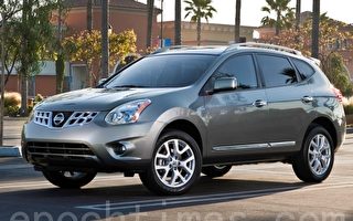 Sterling McCall Nissan华人销售员Lina竭诚为客户服务