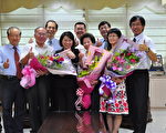 三教师获师铎奖 嘉市长赠奖牌祝贺