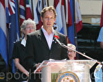 美国著名歌剧作曲家杰克•黑吉(Jake Heggie) 在休斯顿9/11纪念仪式上（摄影：易永琦/大纪元）