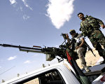9月21日，NTC的部队已攻下南方沙漠城市萨巴。目前，正向班尼瓦利德（Bani Walid）和苏尔特进军。图为士兵在班尼瓦利德。（JOSEPH EID/AFP/Getty Images）