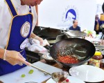 去年曾參加「第三屆全世界中國菜廚技大賽」的許健鋒9月22日再次登臺競技（攝影：戴兵/大紀元）