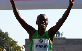 肯尼亞選手帕特里克‧馬考創造的新馬拉松世界記錄比原記錄快了21秒。（Bongarts/Getty Images）