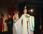 新唐人十周年庆上的汉服时装秀