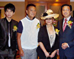 光良担任代言大使(左起)，陈百祥、及冯宝宝夫妇（图/星娱音乐提供）