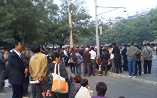 组图：数万访民进京维权诉中共暴政