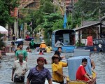 水患蔓延全泰國，曼谷鄰近省份大城省（Ayutthaya）已遭水災威脅。(AFP)
