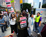 6日在洛杉磯舉行的反銀行貪婪示威遊行。（攝影：ROBYN BECK/AFP/Getty Images）