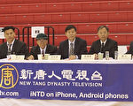 大賽評委主席李有甫（中）與其他四位評委在新唐人電視台主辦的第三屆「全世界華人武術大賽」上。陳弘（右一）、鄒增華（右二）、劉正（左二）、楊龍飛（左一）。（攝影：杜國輝/大紀元）