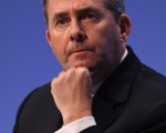 公私界限似模糊 英國國防大臣辭職