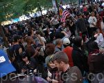 直擊「佔領華爾街」現場，來自全國各地的抗議者絕大多數是年輕人，活動自律而有序。（攝影: 王樺 / 大紀元）