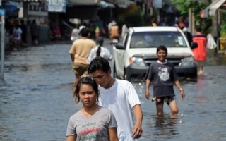 泰国陷“国家危机” 首都曼谷将被淹浸