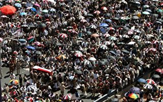 卡扎菲毙命 也门数万人示威:阿里轮到你
