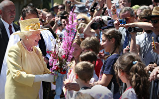 英女王訪澳  與社會名流共進午餐