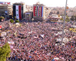 利比亞獨裁者卡扎菲被打死的消息傳出後，敘利亞反對派21日在多個城鎮組織的遊行抗議活動。（AFP）