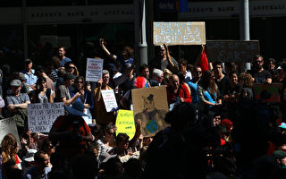 悉尼市长对“占领悉尼”示威者表示关注(摄影：Marianna Massey/AFP/Getty Images)