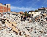 土耳其强震近300人亡 千余人伤