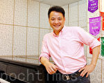 2011年10月27日，香港著名男中音张健华称赞“全世界华人声乐大赛”是歌唱界的清泉，提供最佳的演出平台。（摄影：潘在殊／大纪元）