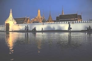 三百年最高水位 洪水重创泰国中部逼近曼谷