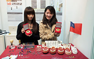台北医学大学牙体技术系讲师范芳瑜（右）、学生王珮 伊（左），共同创作的3D技术人工牙根，以优化个人微 笑曲线，在第5届波兰华沙国际发明展勇夺金牌。 （中华创新发明学会提供）