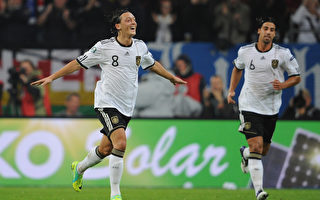 足球•融入 土耳其裔球星德国经历辉煌