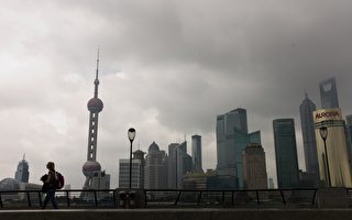 日前，上海市房管局强调：房价降幅超20%，需要重新备案。这一措施被广泛解读为全国首个“限降令”。图为，8月30日的上海一景。(PHILIPPE LOPEZ/AFP/Getty Images)