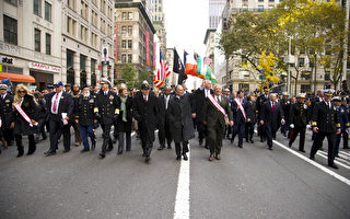 组图一：纽约举行退伍军人节大游行